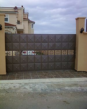 ΣΥΡΟΜΕΝΕΣ ΓΚΑΡΑΖΟΠΟΡΤΕΣ